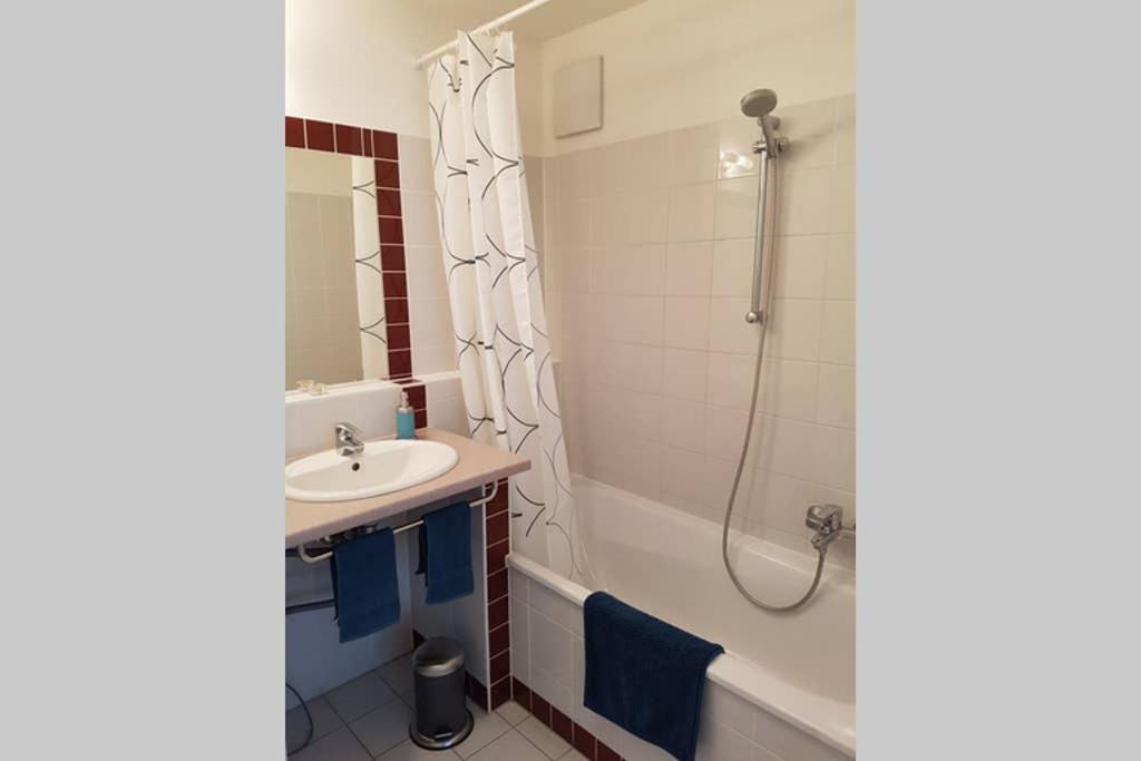 Bright In Hip & High Quality Neighborhood Apartment *