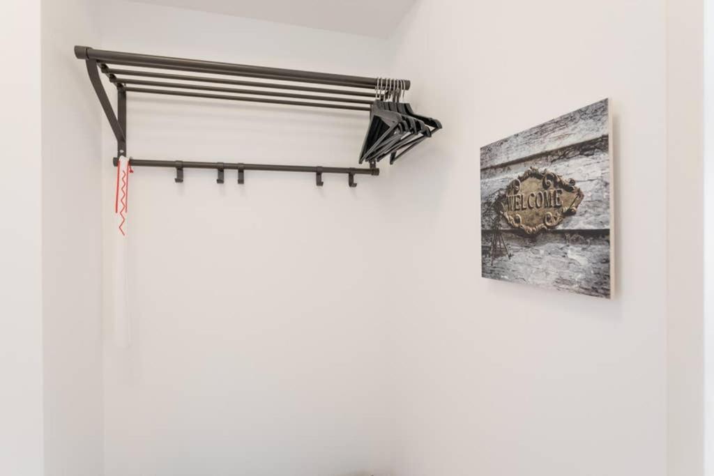 Bright In Hip & High Quality Neighborhood Apartment *